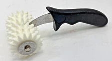6-Wheel ~ Plastic Handle Dough Roller Docker ~ Pre-Owned
