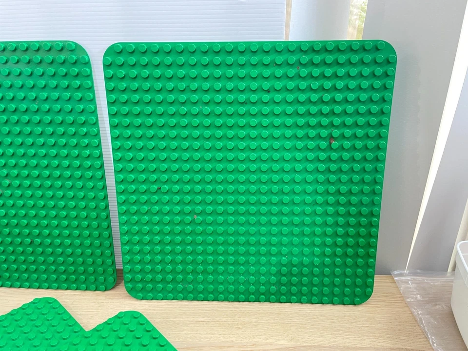 LEGO DUPLO X7 PCS 24 X 24 BASEPLATES - Bulk lot - Good Condition - image 4 of 4