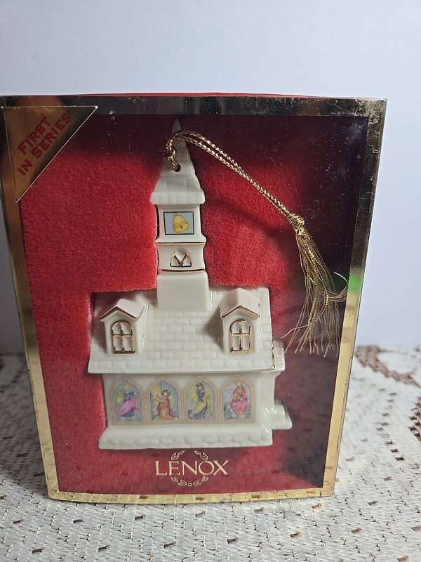 Lenox Ornament Churches Around The World Berkshire Chapel First in Series Box