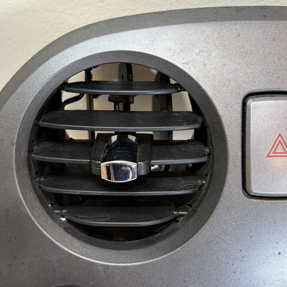 Cubierta de embellecedor de radio para Mitsubishi Eclipse 2006-2008 OEM MN121302HA Foto 3 de 4