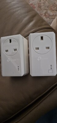 TP-Link TL-PA4010P V2.20 600 Mbps Passthrough Powerline Adapter Starter Kit