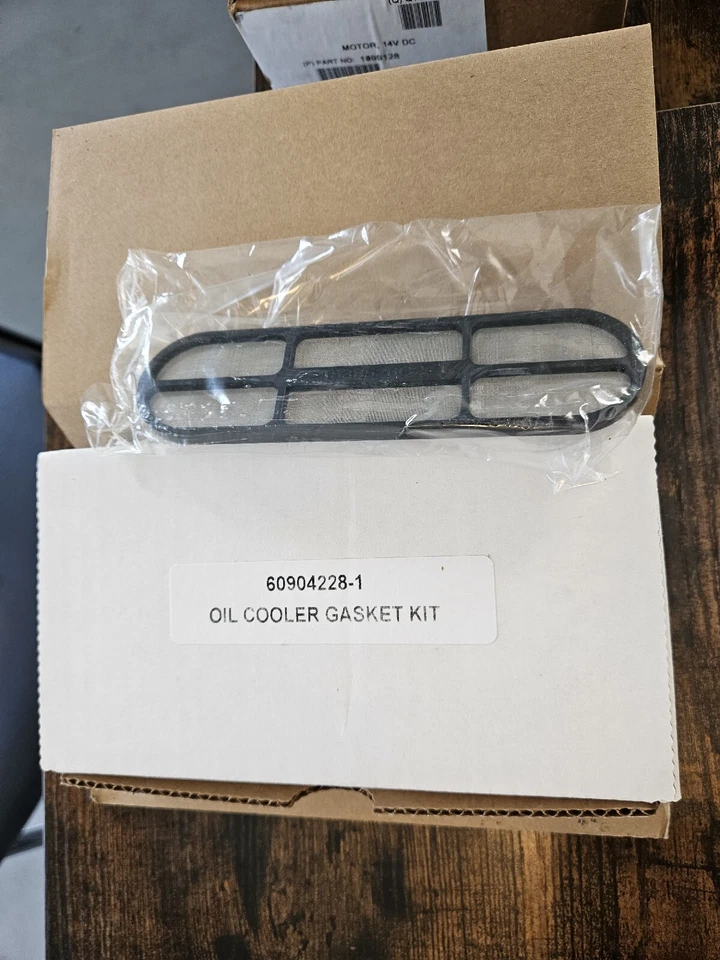 904-228 - Enfriador de aceite de motor Dorman - NUEVO Foto 2 de 4