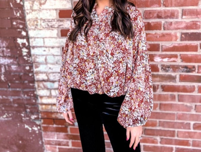 Fate floral top in rust in size small