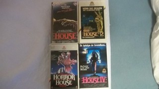 Alle 4 Teile von House auf VHS.