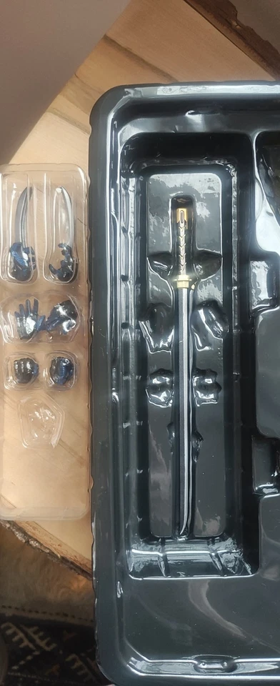 Figura de acción variante Play Arts Kai Wolverine Square Enix Universo Marvel Foto 2 de 4