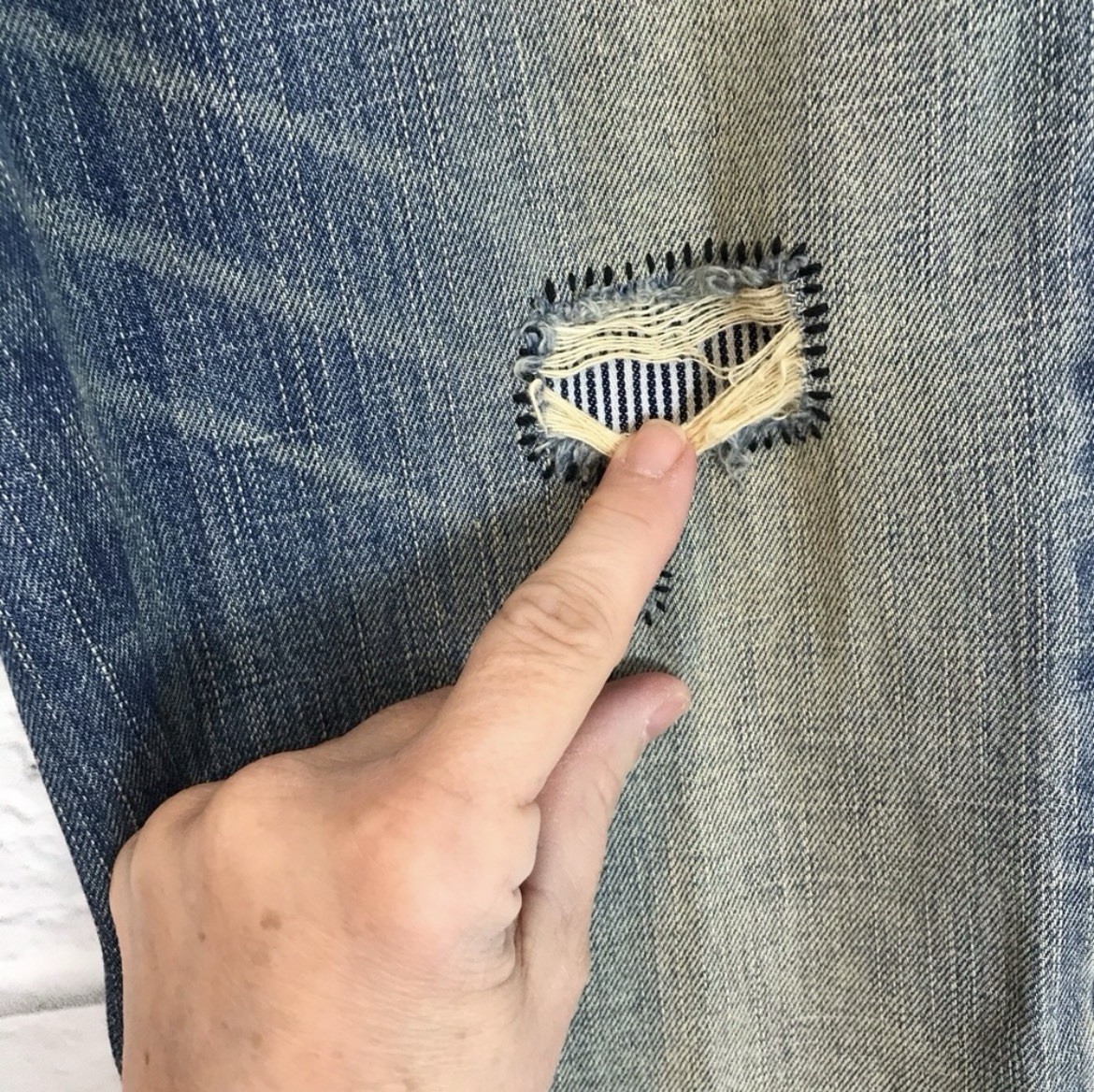 LAUNDRY BY SHELLI SEGAL PATCHWORK DISTRESSED JEANS - image 5