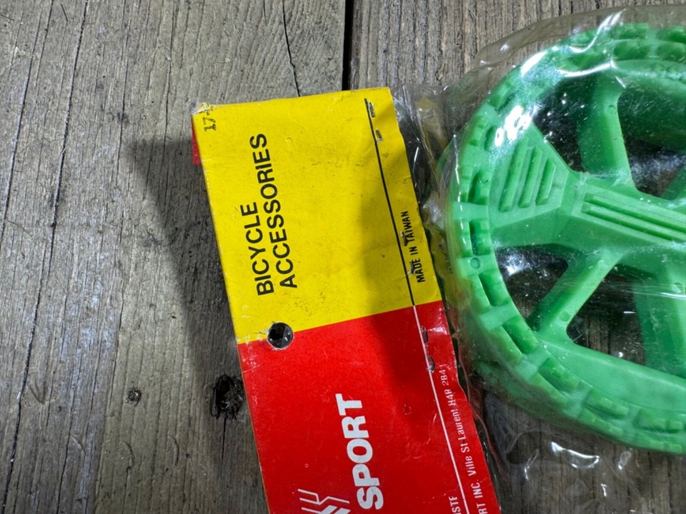 Old School BMX Pedals 1/2” Threads Round Green Pedals NOS Oldschool BMX