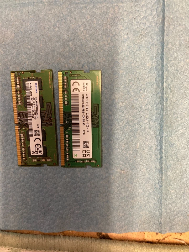 SK Hynix 4GB 1Rx16 PC4-3200AA RAM Memory HMA851S6DJR6N-XN & Samsung M471A5244CB - Image 2 of 4