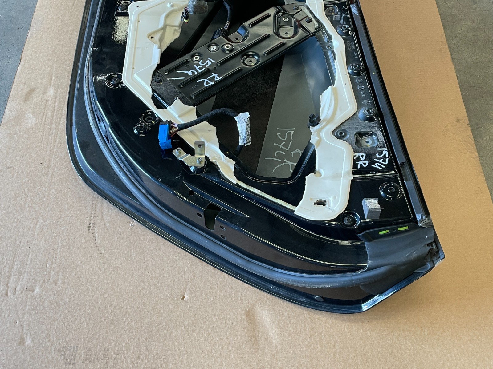 14-17 Maserati Quattroporte GTS Rear Right Exterior Door Shell Black 1574 OEM