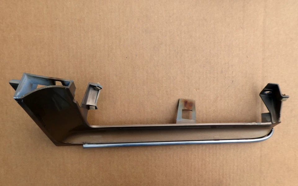 Buick Lesabre Electra Estate Wagon Park Avenue 1976 panel de llenado de luz principal izquierda  Foto 2 de 4