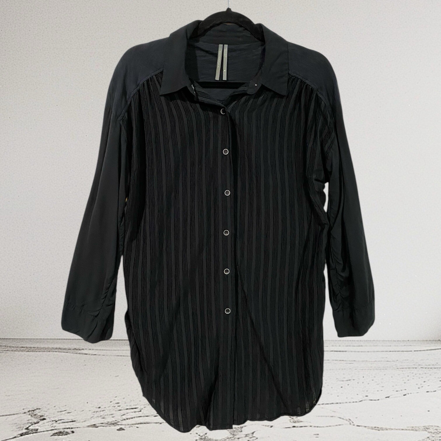 By Anthropologie Button Front Tunic Top Women’s Medium Muted Black Side Slits