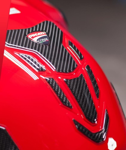 Polyurethan 6D Carbon Fiber Tank Pad Sticker Set for Triumph - Picture 4 of 5
