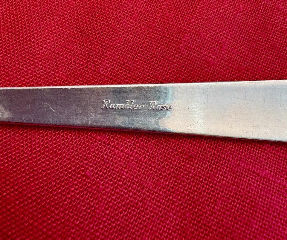 Tenedor para servir carne fría de plata esterlina Rambler Rose by Towle 7 7/8" Foto 3 de 4