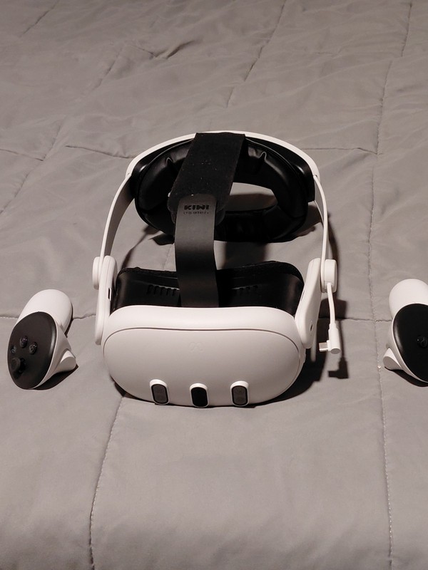 Quest 3 All-In-One w/ Kiwi Design Interface And Battery Strap
