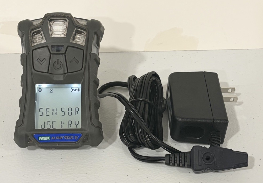 MSA ALTAIR 4xr Multi Gas Detector with Charger - Needs Calibrated / Tested