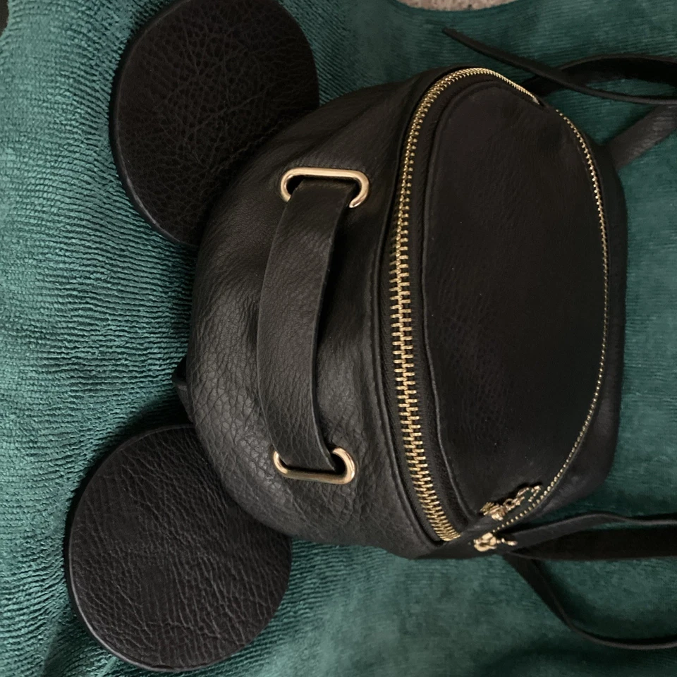 Mini Mochila Disney Pixar Negra con Orejas, Correas Ajustables, Etiquetas Disney Doradas Cremallera Foto 3 de 4