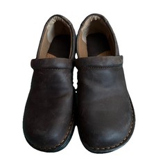 Woman s Clogs