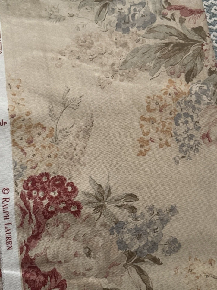 Tela para cortinas estampada floral Ralph Lauren Angela de 3,15 yardas en crema Foto 2 de 4