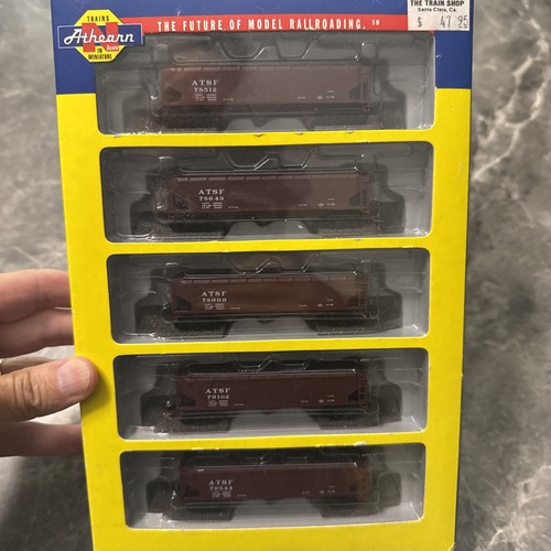 Athearn N 11065 ATSF 40' 3 Bay Hopper Santa Fe (5 Pack) | Condition: New