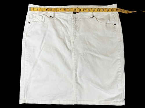 Vintage Women's Wrangler White High Waisted Denim Skirt Measures 38"x21" - Picture 4 of 7