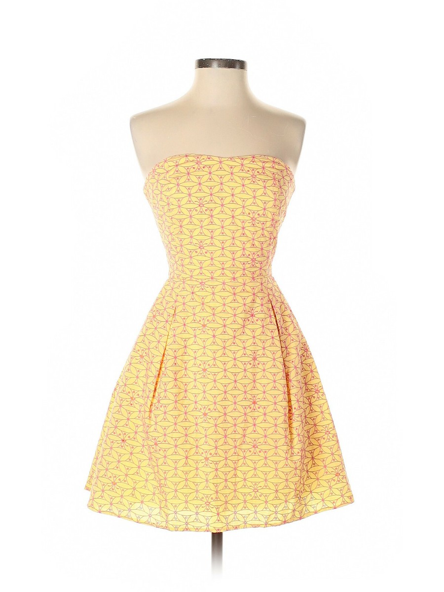 Lilly Pulitzer Strapless Felicity Starfruit Yellow Eyelet Pockets Dress Size 2 Lilly Pulitzer Strapless Felicity Starfruit Yellow Eyelet Pockets Dress Size 2