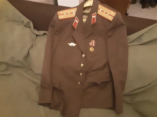 ORIGINAL RUSSIAN ARMY OFFICER UNIFORM COMPLETE WITH SHOULDER STRAPS AND MEDALS OT