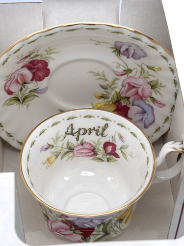 Royal Albert Flower Of The Month APRIL SWEET PEA Cup & Saucer 1998 - Picture 6 of 6