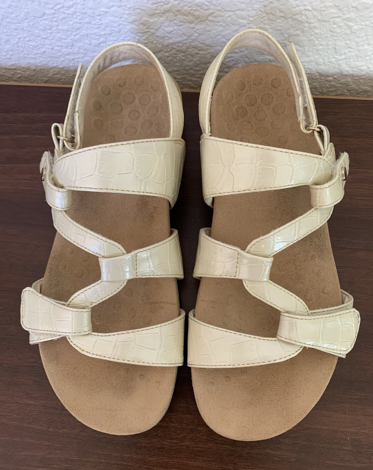 Vionic Women's Strappy Sandals Croc Embossed Ivory/Tan Cork Flat US 8