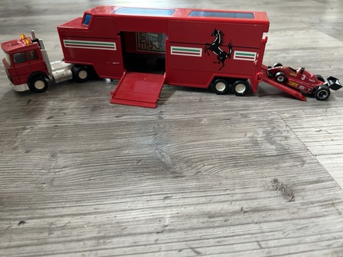 MATCHBOX K-116 IVECO FERRARI F1 RACING Transporter Truck Formula 1 giocattolo - Foto 2 di 6