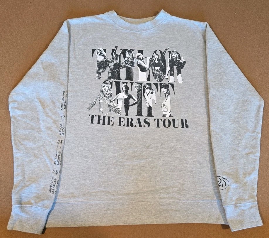 Taylor Swift The Eras Tour 2023 Sweatshirt Size Medium Gray Music Concert