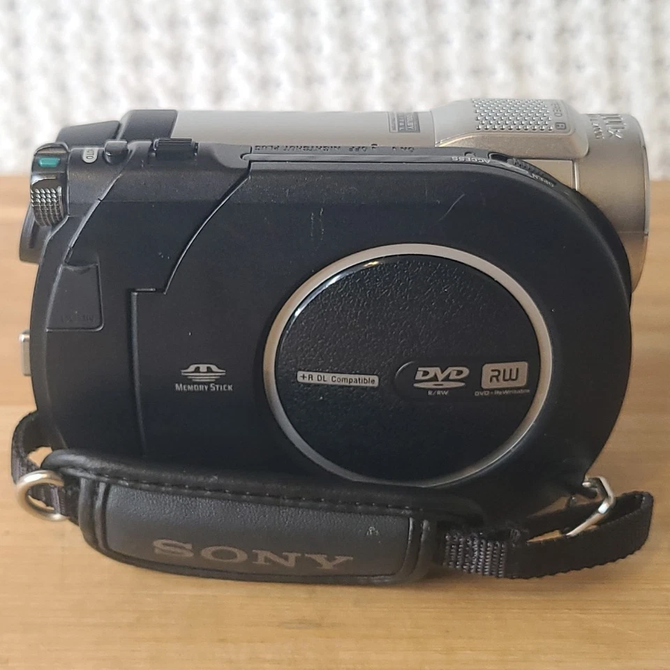 Sony Handycam DVD Camcorder DCR-DVD610 untested Very Clean NO BATTERY  - Image 3 of 4