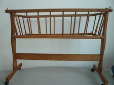 PETIT LIT ANCIEN EN BOIS A BASCULE berceau POUR POUPON