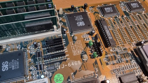 Jetway J-646B - Pentium 100 MHz - 16MB - Picture 2 of 10