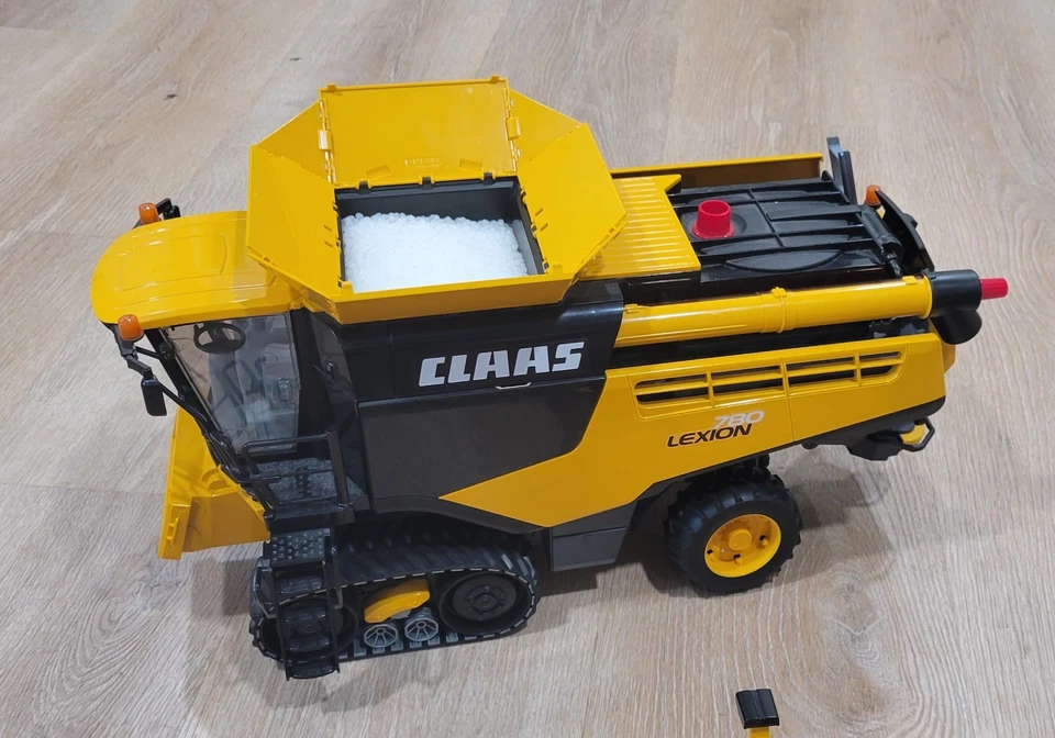 CLAAS Lexion 780 Bruder COMBINE Harvester Toy 1:16 Scale Yellow - Image 4 of 4