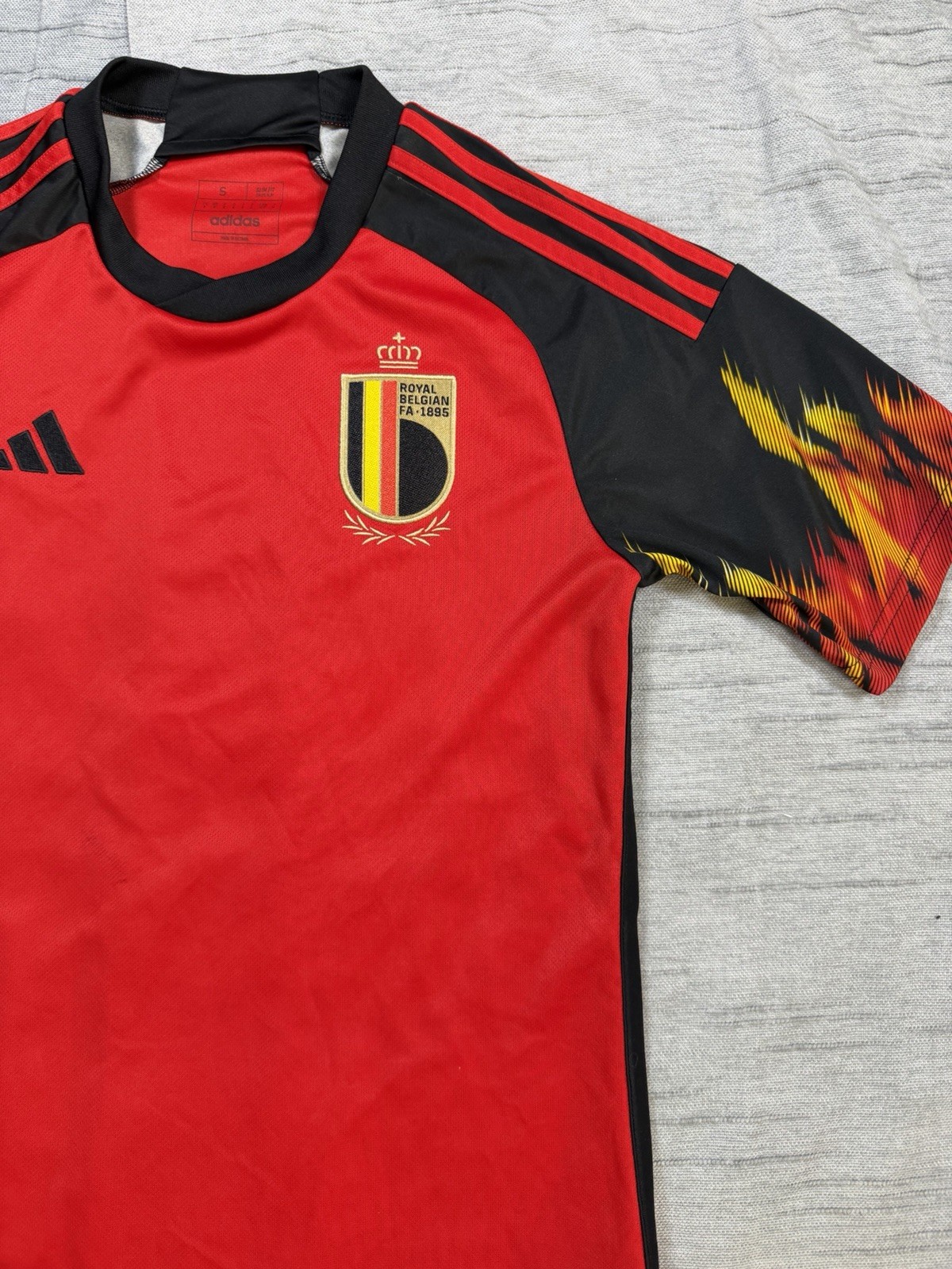 Adidas Belgium 2022 World Cup Home Jersey Men's Size SMALL Soccer Football thumbnail 4
