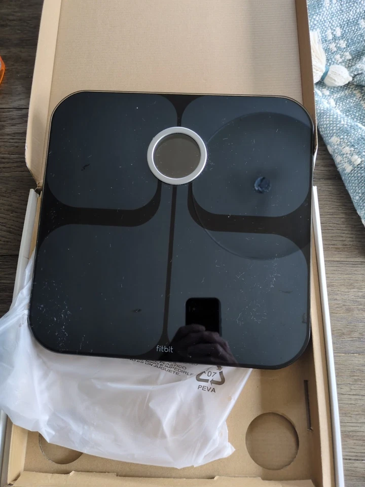 Báscula digital inteligente Fitbit Aria Air modelo negro FB203 usada sin manuales Foto 4 de 4