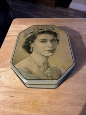 Vintage Retro  Queen Elizabeth Portrait Souvenir Of The Coronation 1953 Tin