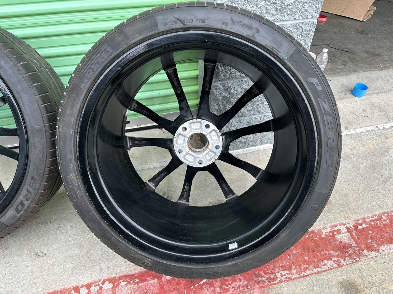 Lamborghini Urus Taigete 23” OEM Wheel & Tire Package – Factory Original
