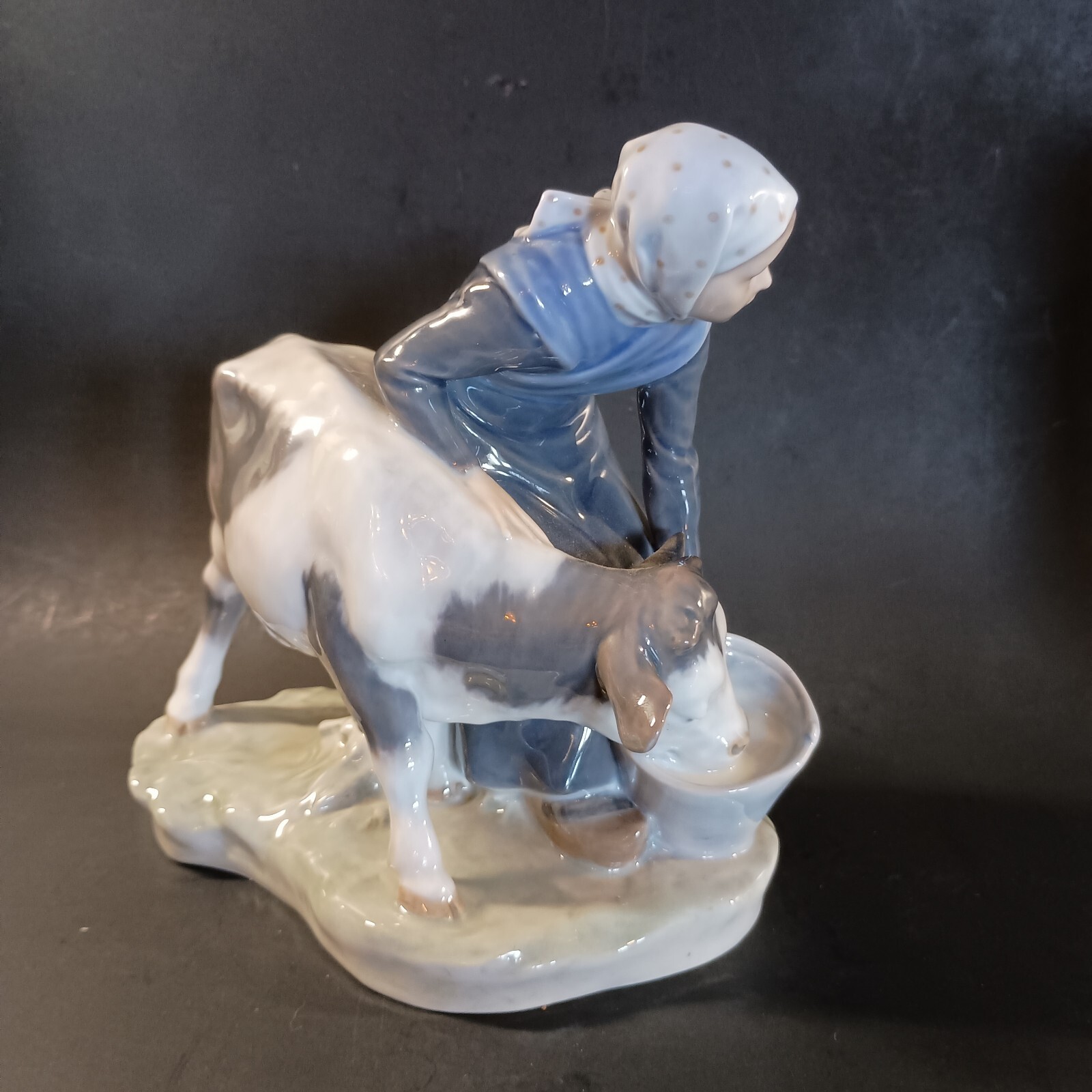 Royal Copenhagen 779 Milkmaid Feeding Calf Porcelain Figurine eBay