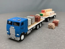 HO Trainscapes Pacific Supply Freightliner Semi w/2 Trailers Loads HO2418 LZ