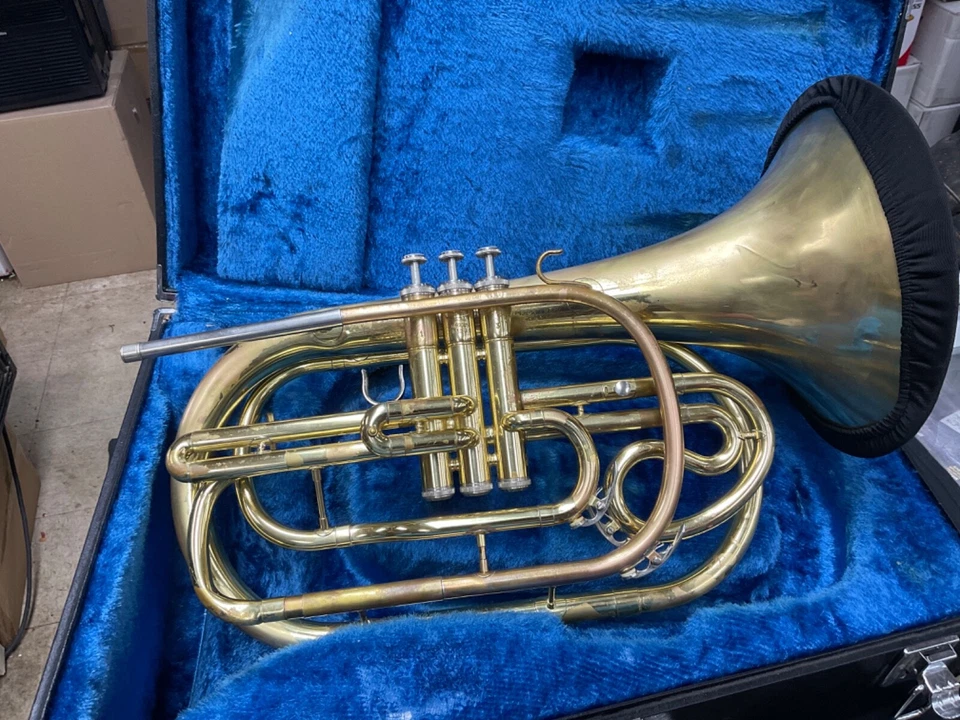 Laca de cuerno francés Yamaha YHR-302M Series Marching Bb Foto 2 de 4
