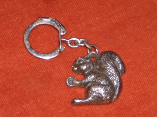 porte-cl-s-key-ring-caisse-pargne-forbach-cureuil-en-3d-il-mange-vos