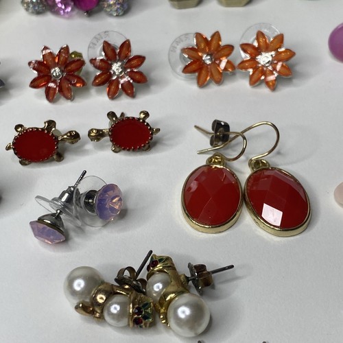 (Lot of 75+ Pairs) Vintage Quality Earrings Flowers Hearts Animals Holidays Gems - Picture 21 of 23