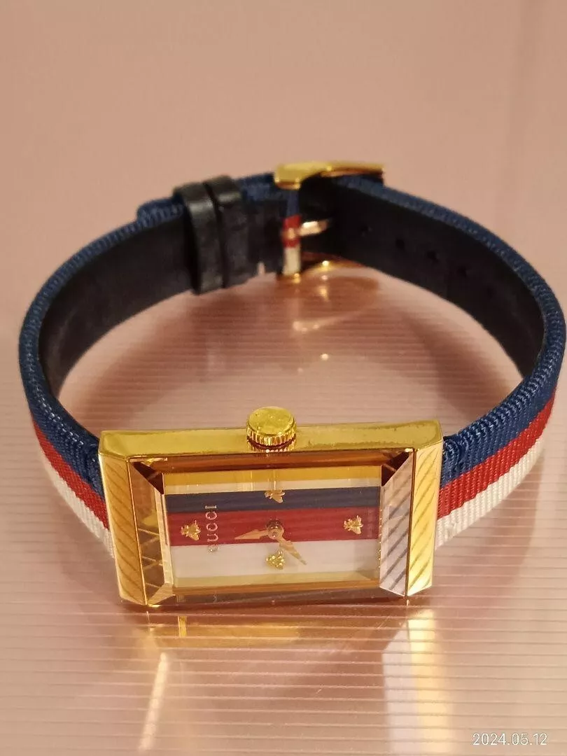Montre Gucci Quartz 34mm Femme Cadran Multicolore Fabrication Suisse Carrée Sans Boîte Japon