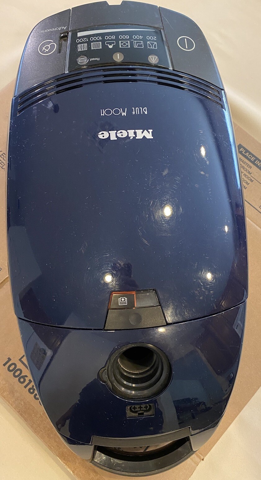 Miele Blue Moon Canister Only Vacuum Cleaner S658 Retractable Cord