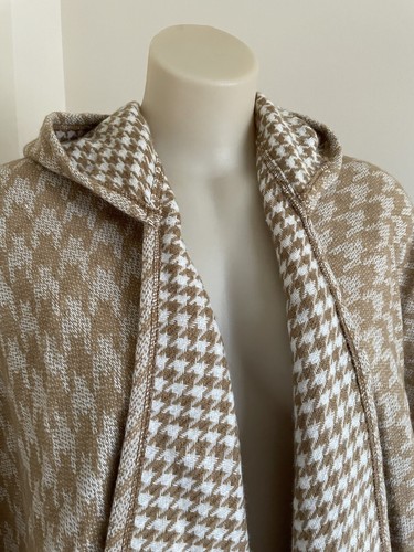NEW Sussan Women’s One Size Houndstooth Hooded Knit Cape - Picture 2 of 12