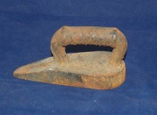ANTIQUE CAST IRON MINIATURE TOY CHILDS CHILDRENS SAD IRON SLEEVE IRON ARCADE