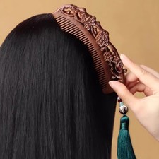 1 Pcs Portable Wooden Hair Comb Anti-static Carved Sandalwood Beard Combs