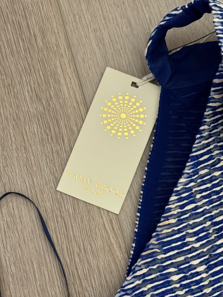 Top Ramy Brook Leighton nuevo con etiquetas azul talla 4 nuevo con etiquetas precio de venta sugerido por el fabricante 295 USD Foto 4 de 4