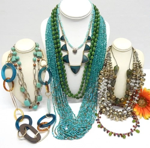 VINTAGE TO NOW FASHION COSTUME JEWELRY NECKLACE LOT, ASSORTED TYPES & MATERIALS